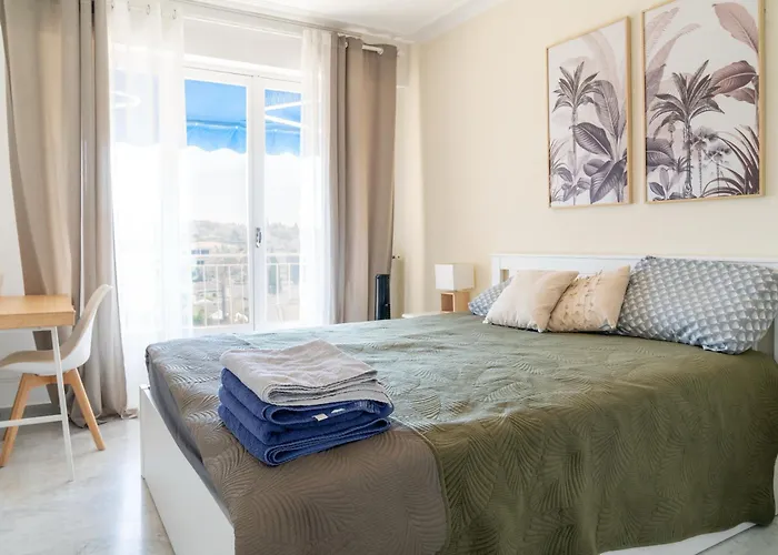 Proche Plages Parking Etage Eleve Terrasse *