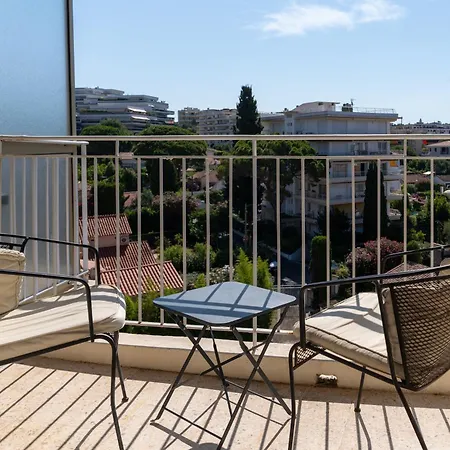 Proche Plages Parking Etage Eleve Terrasse Apartmán Antibes