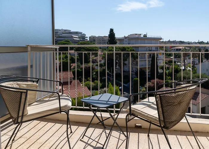 Proche Plages Parking Etage Eleve Terrasse Apartment Antibes