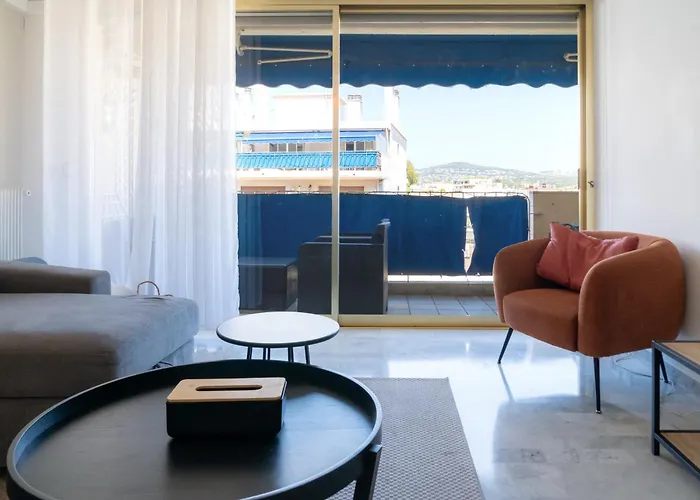 Proche Plages Parking Etage Eleve Terrasse Antibes