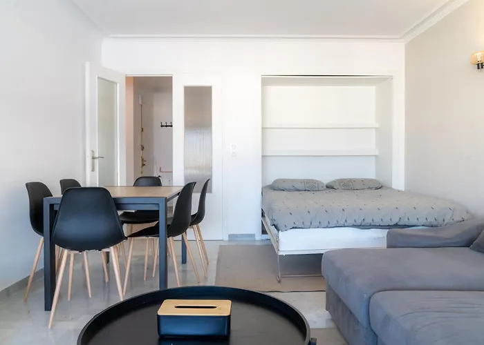 Proche Plages Parking Etage élevé Terrasse Appartamento Antibes