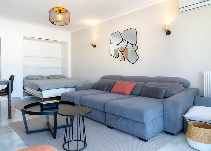 Proche Plages Parking Etage Eleve Terrasse Antibes