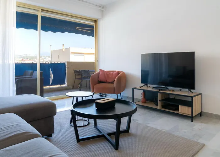 Proche Plages Parking Etage Eleve Terrasse Antibes