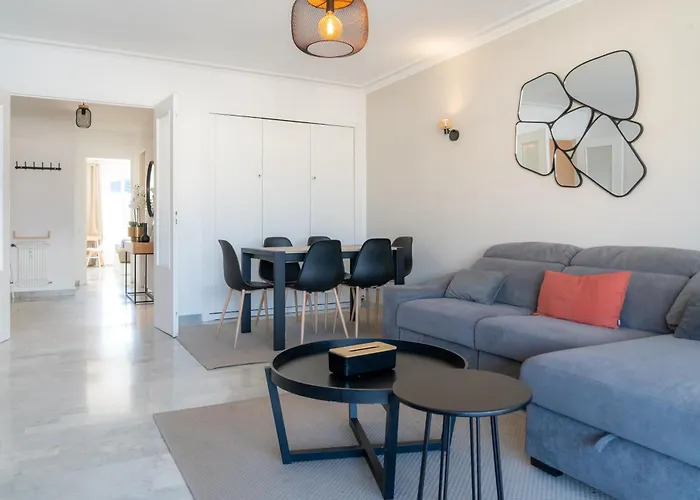 Proche Plages Parking Etage élevé Terrasse Antibes